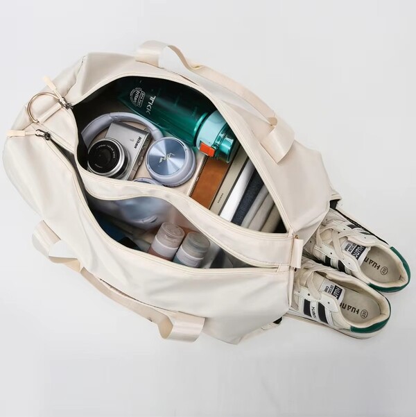 Womens Lightweight And Durable Waterproof Sports Bag