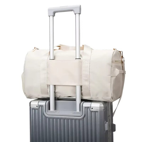 Womens Lightweight And Durable Waterproof Sports Bag